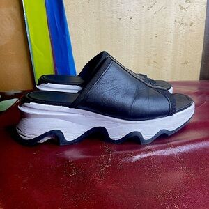 Black Leather Sorel Platform Slides Sandals Size 9.5